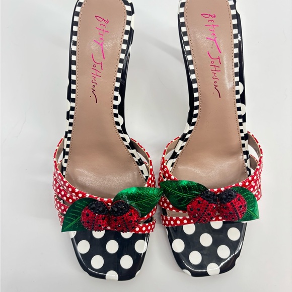 Betsey Johnson Clovr Red and White Ladybug Embellished Slip On Sandal - Picture 9 of 15
